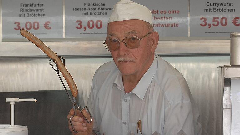 Frustriert von der Stadt Lohr, will Otto Bernard seine Bratwürste nun in einer anderen Stadt anbieten.