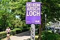 'Sei kein Arschloch': Mit Plakaten wie diesem traf die junge Partei Volt offenbar bei vielen Wählerinnen und Wählern in der Würzburger Innenstadt einen Nerv.