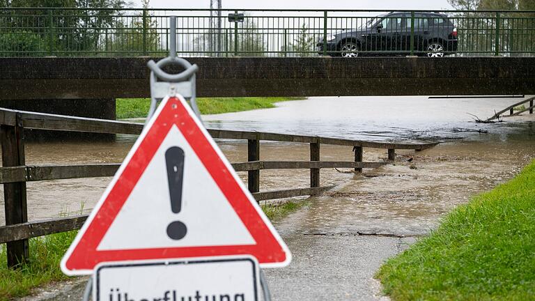 Dauerregen in Bayern       -  In Bayern bringen die Regenmassen mancherorts Überflutungen mit sich.