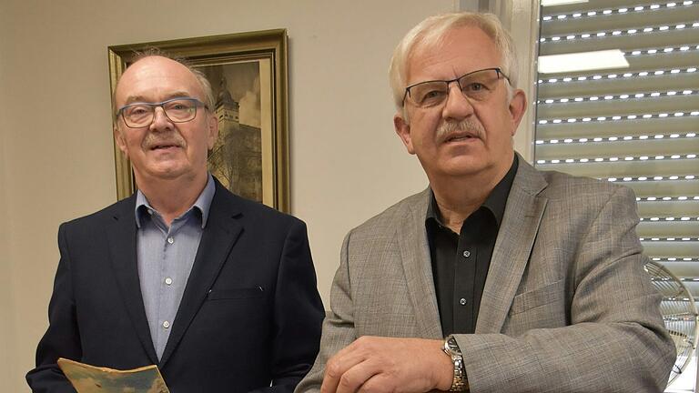 Heinz Saueracker (links) und Robert Kürster (rechts) konnten bereits mit Präsentationen zur Radio- und Fernsehgeschichte die Gäste des Historischen Archivs begeistern. Jetzt zeigen sie, wie sich alles um Musik dreht.