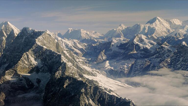 In die faszinierende Kultur Südasiens entführt der Film „Mittendrin – Indien, Nepal &amp; Sri Lanka“ am Sonntag, 13. April, um 11 Uhr auf der großen Leinwand des Cineworld im&nbsp; Mainfrankenpark. Karten gibt es&nbsp; platzgenau im Internet unter www.cineworld-main.de, auch im Kino ist eine Kasse geöffnet. Aktuelle Informationen gibt es über facebook und Instagram (@cineworld.mainfrankenpark).