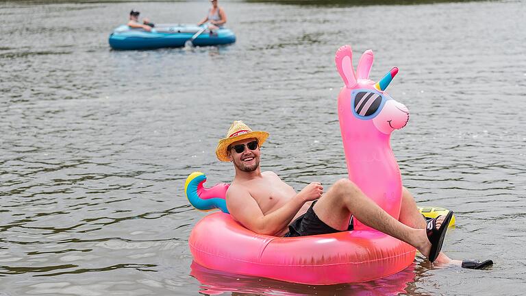 Auf Unterfranken kommen am Wochenende ein paar heiße Tage zu. Vor allem der Samstag verspricht neben Sonnenschein hohe Temperaturen, die wie im vergangenen Jahr zum Baden einladen.