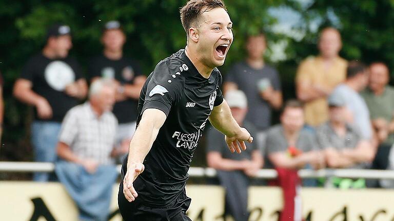 Jubel nach dem Tor zur Rimparer 1:0-Führung: Schütze Michael Winkler ist die Freude anzusehen. Jubel nach dem Tor zur Rimparer 1:0-Führung: Schütze Michael Winkler ist die Freude anzusehen.