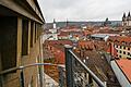 Der Blick von der Krangalerie am Ämterhochhaus in der Augustinerstraße 9 in der Würzburger Innenstadt. Das Haus ist seit Jahren baufällig. Bis zur endgültigen Klärung der Bebauung wird es notdürftig instand gehalten.