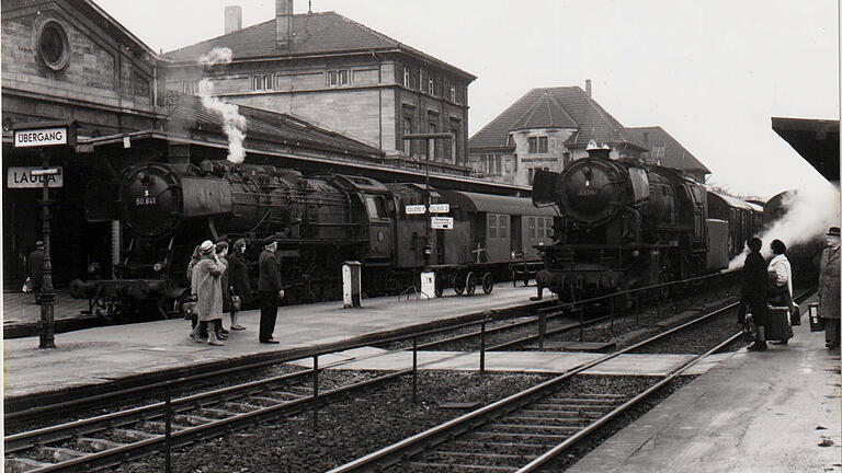 Eine wichtige Verkehrsverbindung ist der Eisenbahnknotenpunkt in Lauda. Hier treffen die Tauberbahn und die Frankenbahn aufeinander. Zurzeit der Kreisbildung fuhren hier noch die Dampflokomotiven. Eine wichtige Verkehrsverbindung ist der Eisenbahnknotenpunkt in Lauda. Hier treffen die Tauberbahn und die Frankenbahn aufeinander. Zurzeit der Kreisbildung fuhren hier noch die Dampflokomotiven.