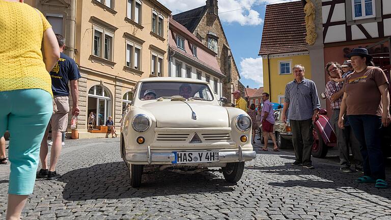 Viele automobile Raritäten werden am Sonntag die Altstadt bevölkern und nicht nur Oldtimer-Liebhaber erfreuen. Viele automobile Raritäten werden am Sonntag die Altstadt bevölkern und nicht nur Oldtimer-Liebhaber erfreuen.