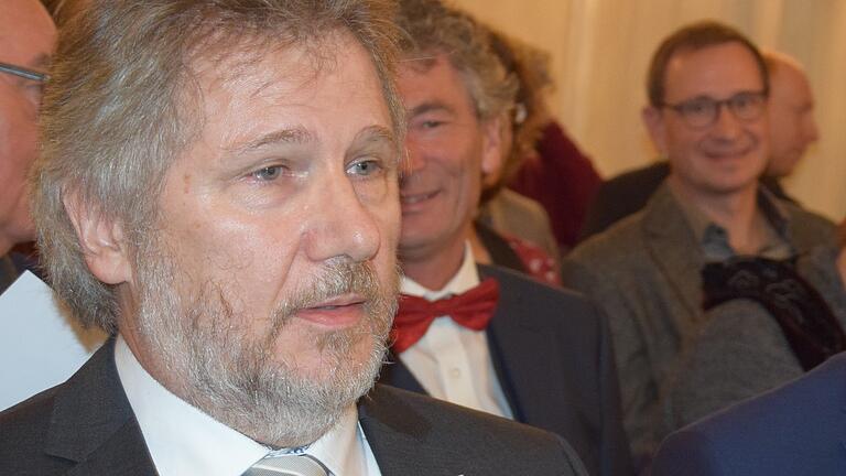 Der Würzburger Palliativmediziner Dr. Rainer Schäfer ist auch Stiftungsratsvorsitzender der Bayerischen Stiftung Hospiz. Im 'Kellergespräch' berichtet er über seine Erfahrungen mit der Sterbebegleitung. Der Würzburger Palliativmediziner Dr. Rainer Schäfer ist auch Stiftungsratsvorsitzender der Bayerischen Stiftung Hospiz. Im 'Kellergespräch' berichtet er über seine Erfahrungen mit der Sterbebegleitung.