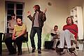 McMurphy bringt die Abläufe in der Psychiatrie durcheinander. Szene aus &bdquo;Einer flog über das Kuckucksnest&ldquo; im Chambinzky,