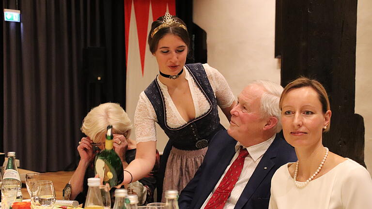 Präsentation des neuen Landratsschoppens im historischen Rathaussaal in Karlstadt.