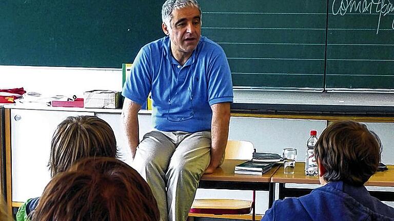 Literatur im Unterricht: Schriftsteller Nevfel Curmart besuchte die Mittelschule Lohr.
