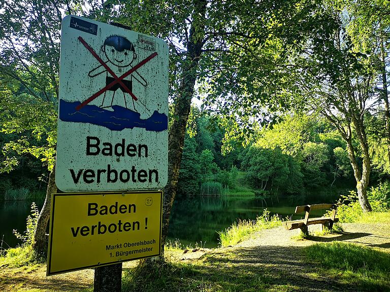 Im Basaltsee Steinernes Haus darf ebenfalls nicht gebadet werden.