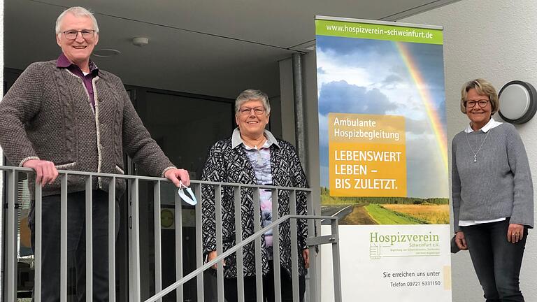 Der Hospizverein Schweinfurt startet wieder mit Kursen. Im Bild Ausbilder Pfarrer Franz Feineis, Hospizbegleiterin Christine Kritzner und Susanne Ritzmann, die zweite Vorsitzende des Vereins. Der Hospizverein Schweinfurt startet wieder mit Kursen. Im Bild Ausbilder Pfarrer Franz Feineis, Hospizbegleiterin Christine Kritzner und Susanne Ritzmann, die zweite Vorsitzende des Vereins.
