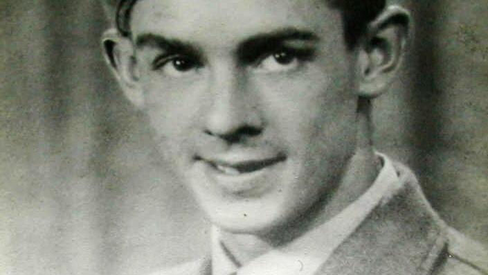 Einer der getöteten britischen Flieger: der Navigator John Lewis Jones, der nur 22 Jahre alt wurde. Einer der getöteten britischen Flieger: der Navigator John Lewis Jones, der nur 22 Jahre alt wurde.