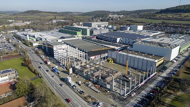 Warema am Standort in Marktheidenfeld: Seit 2022 baut das Unternehmen am Äußeren Ring ein neues Wareneingangsgebäude und ein neues Stoffballenlager. Warema am Standort in Marktheidenfeld: Seit 2022 baut das Unternehmen am Äußeren Ring ein neues Wareneingangsgebäude und ein neues Stoffballenlager.