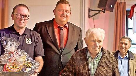 Ehrung für 70 Jahre Mitgliedschaft (von links): Andreas Altmann, Lukas Meder, Gregor Reuter und Egid Hauk - Ehrung für 70 Jahre Mitgliedschaft (von links): Andreas Altmann, Lukas Meder, Gregor Reuter und Egid Hauk Ehrung für 70 Jahre Mitgliedschaft (von links): Andreas Altmann, Lukas Meder, Gregor Reuter und Egid Hauk - Ehrung für 70 Jahre Mitgliedschaft (von links): Andreas Altmann, Lukas Meder, Gregor Reuter und Egid Hauk