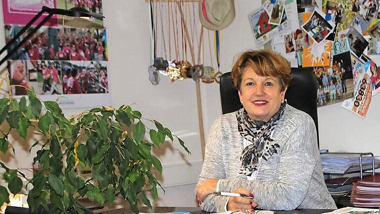 Ein Schreibtisch voll mit Arbeit: Nach der Wahl ist für Bürgermeisterin Brigitte Meyerdierks wieder Routine eingekehrt. Foto: Ulrike Mülller - Ein Schreibtisch voll mit Arbeit: Nach der Wahl ist für Bürgermeisterin Brigitte Meyerdierks wieder Routine eingekehrt. Foto: Ulrike Mülller Ein Schreibtisch voll mit Arbeit: Nach der Wahl ist für Bürgermeisterin Brigitte Meyerdierks wieder Routine eingekehrt. Foto: Ulrike Mülller - Ein Schreibtisch voll mit Arbeit: Nach der Wahl ist für Bürgermeisterin Brigitte Meyerdierks wieder Routine eingekehrt. Foto: Ulrike Mülller