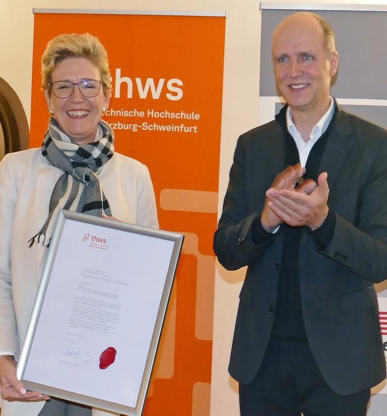 Angelique Renkhoff-Mücke erhielt die Ehrensenatorin-Würde durch den THWS-Präsidenten Professor Dr. Robert Grebner