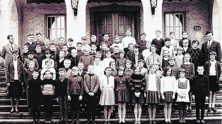 Die Pioniere: 67 Schüler wurden 1967 am Martin-Pollich-Gymnasium angemeldet und provisorisch in zwei Klassenzimmern in der ehemaligen Kreisberufschule unterrichtet.