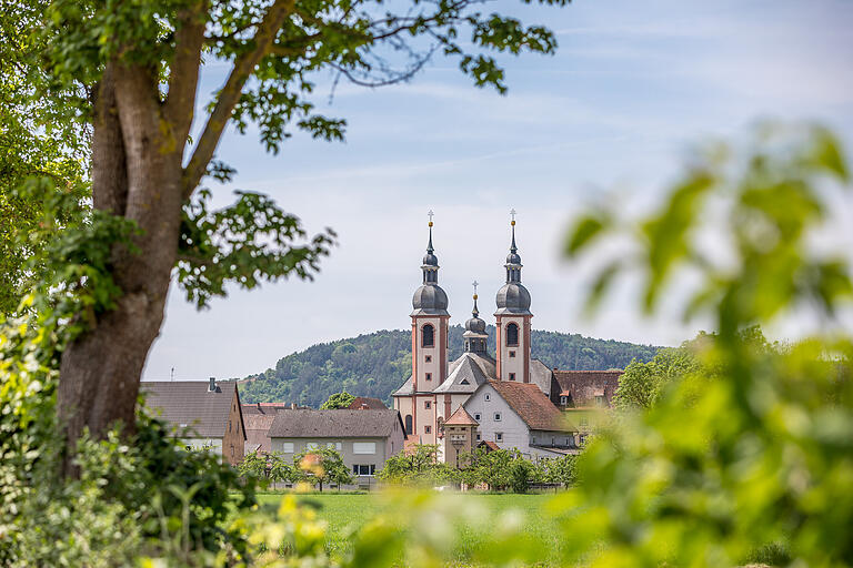 Sobald man Gerlachsheim verlassen hat und sich noch einmal umdreht, genießt man diesen wunderbaren Blick auf das Dorf.