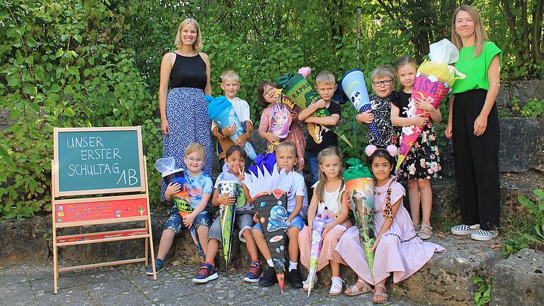 Das ist die Klasse 1b der Franz-Ludwig-von-Erthal-Schule in Haßfurt. Sie besteht aus zehn Kindern, vier Mädchen und sechs Buben. Ihnen zur Seite stehen die Lehrerinnen Olivia Utendrup und Lea Schweiger. Das ist die Klasse 1b der Franz-Ludwig-von-Erthal-Schule in Haßfurt. Sie besteht aus zehn Kindern, vier Mädchen und sechs Buben. Ihnen zur Seite stehen die Lehrerinnen Olivia Utendrup und Lea Schweiger.