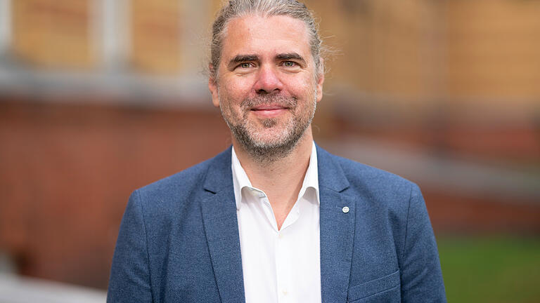Sven Steffes-Holländer ist der ärztliche Direktor der Heiligenfeld Kliniken. - Sven Steffes-Holländer ist der ärztliche Direktor der Heiligenfeld Kliniken. Sven Steffes-Holländer ist der ärztliche Direktor der Heiligenfeld Kliniken. - Sven Steffes-Holländer ist der ärztliche Direktor der Heiligenfeld Kliniken.