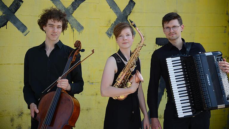 Ohne Gitarre: Das Trio Züngelnder Saitenwind fügt dem Festival weitere Klangfarben hinzu.&nbsp;