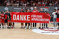 Die Mannschaft bedankte sich nach der Niederlage gegen Braunschweig bei ihren Anhängern mit einem Banner.