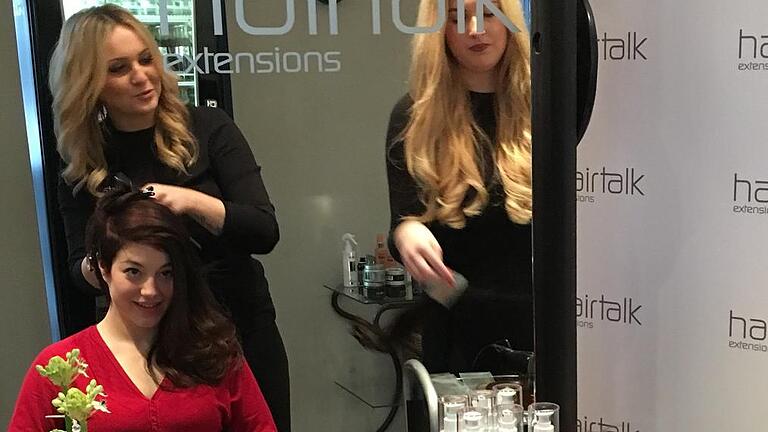 Sophia Schäfer setzt bei der Fashion Week Schauspielerin Alexandra Horn Extensions.