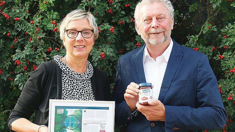 Anne Feulner und Klaus Hammelbacher, die Geschäftsführer von Maintal Konfitüren, freuen sich über die Auszeichnung &bdquo;Deutschlands wertvollste Unternehmen&ldquo;.