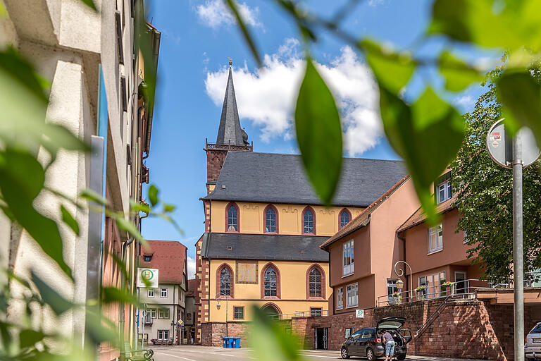 An der evangelischen Stiftskirche startet die Tour. An der evangelischen Stiftskirche startet die Tour.