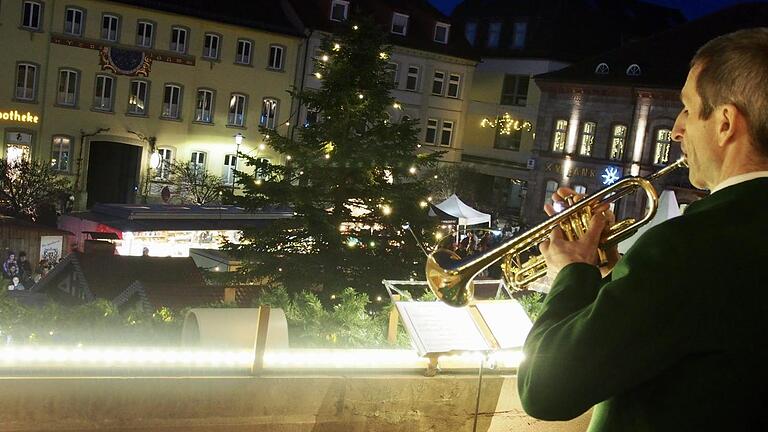 Stimmungsvoll wurde der Hammelburger Altstadtadvent von Bläsern eröffnet. Bianca Volkert - Stimmungsvoll wurde der Hammelburger Altstadtadvent von Bläsern eröffnet. Bianca Volkert Stimmungsvoll wurde der Hammelburger Altstadtadvent von Bläsern eröffnet. Bianca Volkert - Stimmungsvoll wurde der Hammelburger Altstadtadvent von Bläsern eröffnet. Bianca Volkert