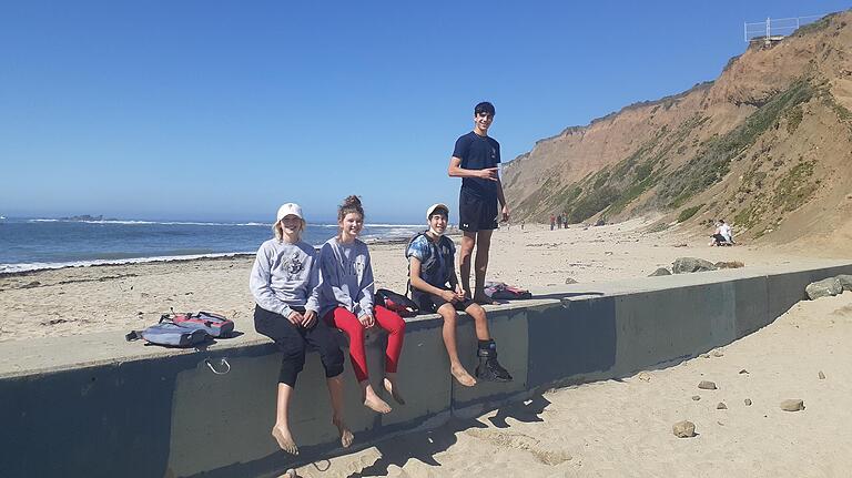 Ausflug zur Half Moon Bay, einer Kleinstadt südlich von San Francisco. Annika Schanow ist die Zweite von links. Ausflug zur Half Moon Bay, einer Kleinstadt südlich von San Francisco. Annika Schanow ist die Zweite von links.