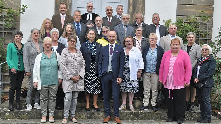 Goldene Konfirmation (50 Jahre) feierten diese Frauen und Männer der Konfirmationsjahrgänge 1970 bis 1972.