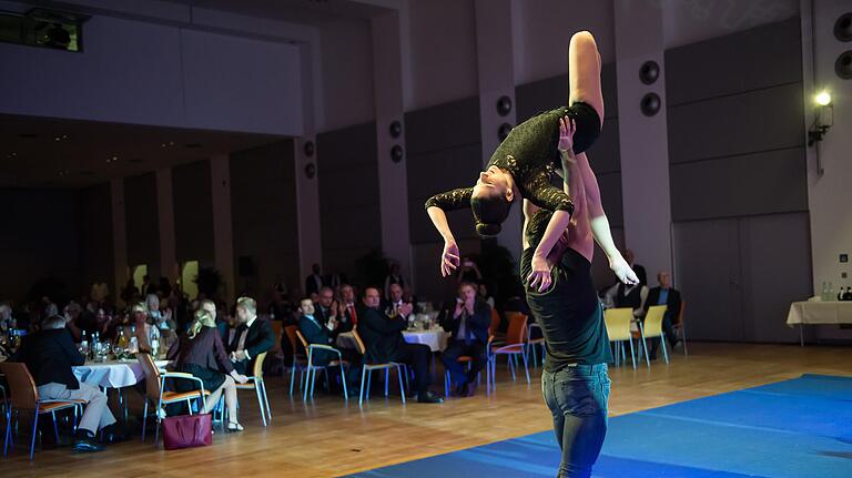 Show-Einlage des Akrobatik-Duos.&nbsp;