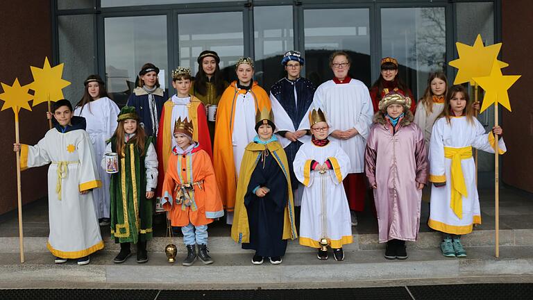 Die Sternsinger vor ihrem Weg in die Häuser in Lohr-Lindig.