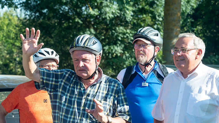 Landtagsabgeordneter Gerhard Eck hatte zu seiner letzten 'Rollenden Sprechstunde' eingeladen. Mit rund 50 Gleichgesinnten radelte er durchs idyllische Werntal. Auch die Besichtigung des Champignon-Zuchtbetriebs Pilzland bei Eßleben stand auf dem Programm.
