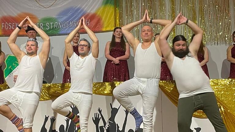 Bunt ging es zu in der Elferratssitzung der Stangenröther Fosenöchter. - Bunt ging es zu in der Elferratssitzung der Stangenröther Fosenöchter. Bunt ging es zu in der Elferratssitzung der Stangenröther Fosenöchter. - Bunt ging es zu in der Elferratssitzung der Stangenröther Fosenöchter.