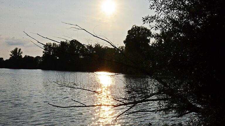 Ist an den Seen im Landkreis, wie hier am Horhäuser Baggersee, im Corona-Jahr 2020 ein größerer Ansturm an Badegästen zu erwarten? Die Wasserwacht ist darauf vorbereitet.