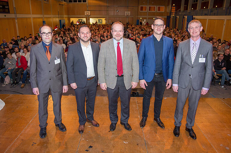 Wahlforum in Dettelbach mit (v. l.) Moderator Michael Mößlein, Kanidaten Matthias Bielek, Joachim Beck, Marcel Hannweber sowie Moderator Andreas Brachs.