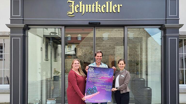 Der Iphöfer Zehntkeller und das Sprecher-Team des Bayerischen Rundfunks laden für Donnerstag, 17. Oktober, zur literarischen Weinlese. Darauf freuen sich schon heute (von links) Bankettleiterin Maria Schwarz, BR-Sprecher Andreas Dirscherl und Zehntkeller-Managerin Klara Zehnder. Der Iphöfer Zehntkeller und das Sprecher-Team des Bayerischen Rundfunks laden für Donnerstag, 17. Oktober, zur literarischen Weinlese. Darauf freuen sich schon heute (von links) Bankettleiterin Maria Schwarz, BR-Sprecher Andreas Dirscherl und Zehntkeller-Managerin Klara Zehnder.