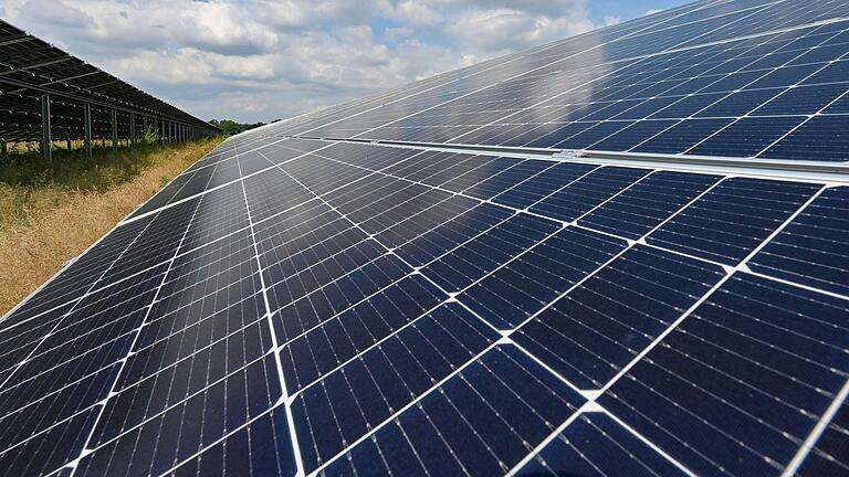 Der Gemeinderat Maroldsweisach hat den Antrag auf Bürgerentscheid gegen den Solarpark Gückelhirn einstimmig abgelehnt. Der Gemeinderat Maroldsweisach hat den Antrag auf Bürgerentscheid gegen den Solarpark Gückelhirn einstimmig abgelehnt.