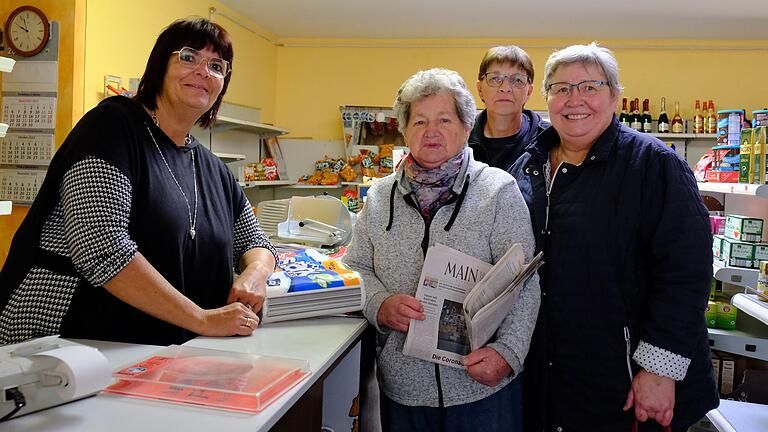 Der Dorfladen von Trappstadt schließt. Nicht nur Inhaberin Michaela Degen (links) bedauert dies, auch die Kundinnen (von links) Rosi Bötsch, Jutta Lang und Marion Gerstner sind traurig.