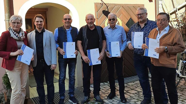 Die Geehrten: Irene Ott (40 Jahre), Kreisgeschäftsführer&nbsp;Peter Fersch,&nbsp;Klaus Linz (40 Jahre),&nbsp; Johannes Siepack (30 Jahre), Gerhard Tallner (40 Jahre), Egon Glaser (30 Jahre) und Günther Parakenings (25 Jahre).