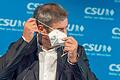 Der bayerische Ministerpräsident Markus Söder führte als erster die FFP2-Maskenpflicht ein. Künftig soll aber wieder eine einfache medizinische Maske ausreichen.
