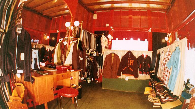Der Anfang: In den 1970-er Jahren sahen die Boutiquen des Unternehmens noch so aus wie hier in der Martin-Passage in Würzburg. Der Anfang: In den 1970-er Jahren sahen die Boutiquen des Unternehmens noch so aus wie hier in der Martin-Passage in Würzburg.