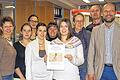 Gemeinsames Engagement: 2460 Euro für mangelernährte Kinder in Äthiopien erlöste die Weihnachtsaktion der Wernecker Kinderarztpraxis Dr. Ibel und des Obbacher Schlossguts. Über das Ergebnis freuen sich (von links) die Praxis-Mitarbeiterinnen Brigitte Rösch-Ibel, Doris Schnackig, Birgit Ackermann, Melanie Fülle, Michaela Kraft und Vanessa Scheller sowie vom Schlossgut Petra Sandjohann, Kinderarzt Dr. Hans Ibel und Andreas Schäfer (Schlossgut Obbach).