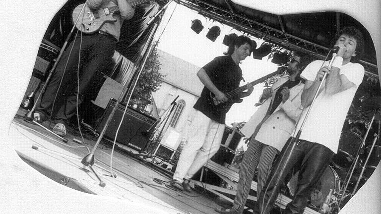 DR. S1 UD - Der junge Hartmut Emser: In den 90er Jahren mit seiner Band „Dr. Sommer“ beim U&D. FOTO Hartmut Emser DR. S1 UD - Der junge Hartmut Emser: In den 90er Jahren mit seiner Band „Dr. Sommer“ beim U&D. FOTO Hartmut Emser