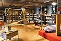 Alles sieht ein bisschen improvisiert aus in der neuen Stadtteilbibliothek am Hubland, aber genau so soll es auch sein.