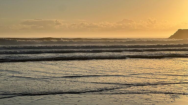 Ein Teil der australischen Ostküste wird als 'Sunshine Coast' (Sonnenscheinküste) bezeichnet. Ein Teil der australischen Ostküste wird als 'Sunshine Coast' (Sonnenscheinküste) bezeichnet.