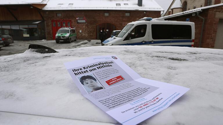 Mit diesem Flugblatt suchte die Polizei im Jahr 2021 in und um Karlstadt bei neuen Ermittlungen nach Informationen im Fall der getöteten Sabine B.. Mit diesem Flugblatt suchte die Polizei im Jahr 2021 in und um Karlstadt bei neuen Ermittlungen nach Informationen im Fall der getöteten Sabine B.. 